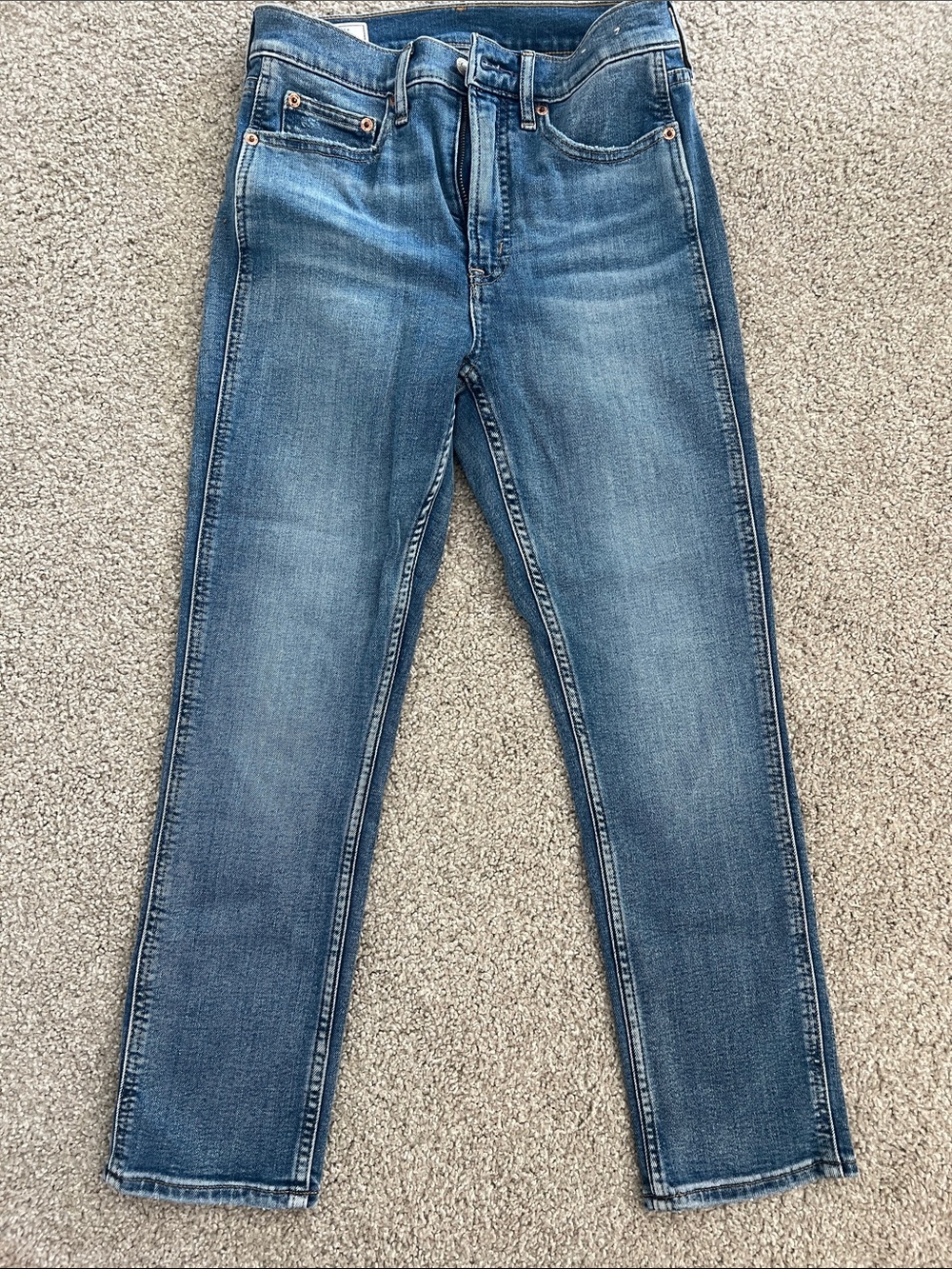 GAP Slim Straight Jeans in Faded Blue Short Length